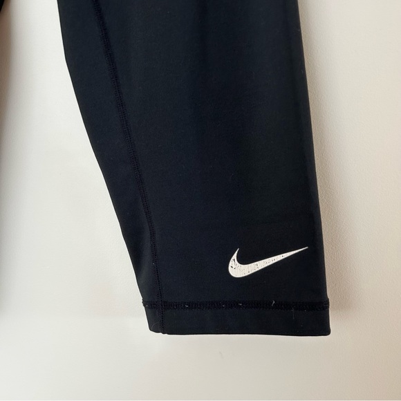 Women’s Nike Pro Capri Leggings - Picture 6 of 12